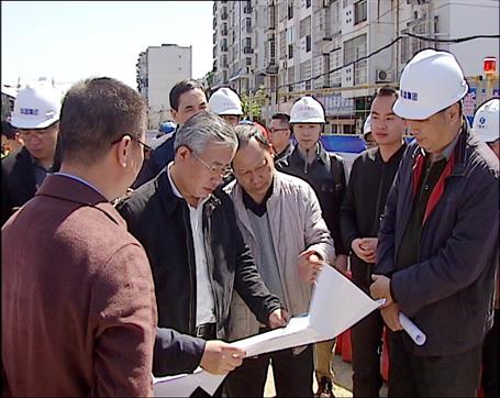 刘可：全面加快施工进度，，，，，，为自治区60周年献礼